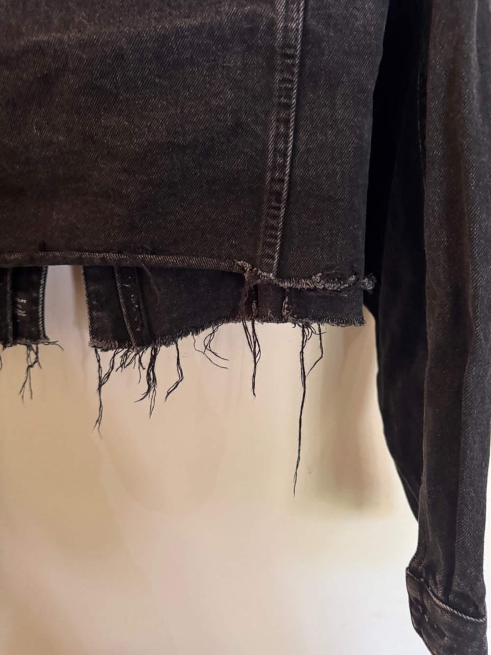 Zara Black Cropped Denim Jacket with Frayed Hem - Picture 8 of 9